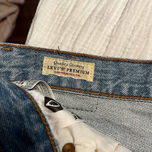 Levi Distressed Denim Shorts - Picture 2 of 6